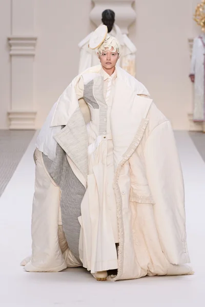 Look 1